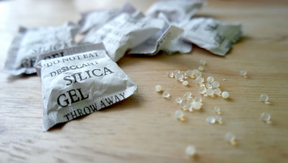 Cuidado de cartas coleccionables: gel de silice.